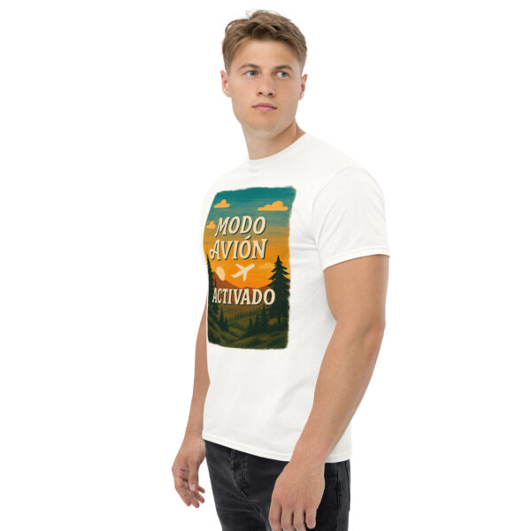 Camiseta Modo Avión Activado – desconexión con estilo natural - Imagen 2
